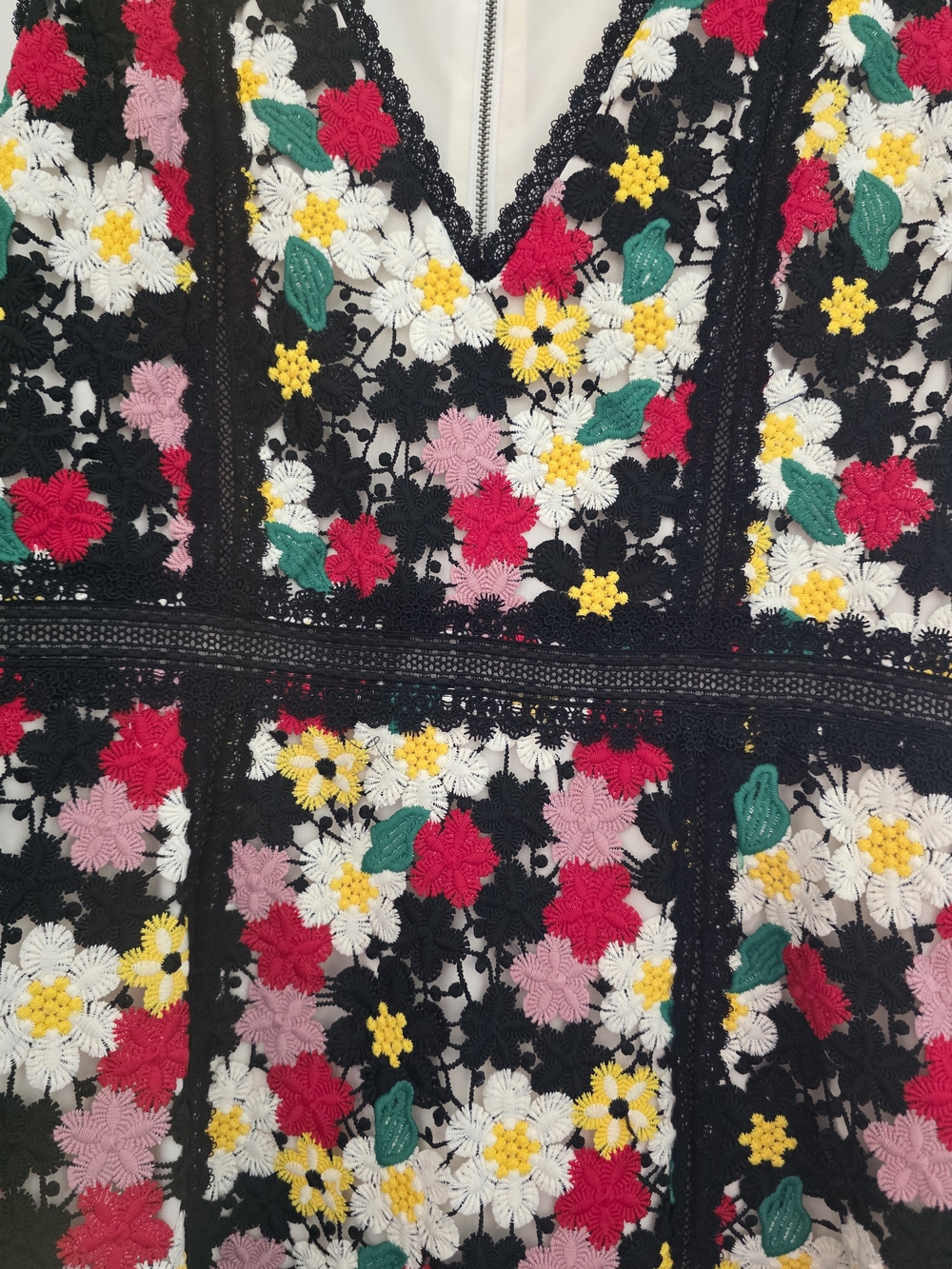 Alice + Olivia Black Floral Lace Dress with Multicolor Embroidery - Picture 5 of 5